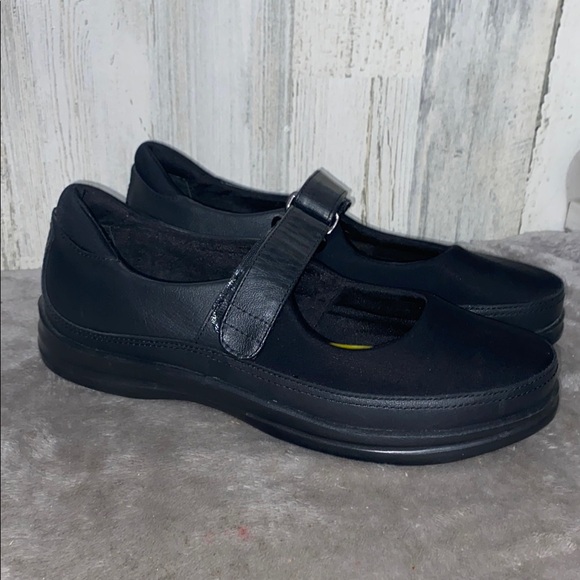 Women's Black Apex Mary Jane Shoes - Picture 9 of 9